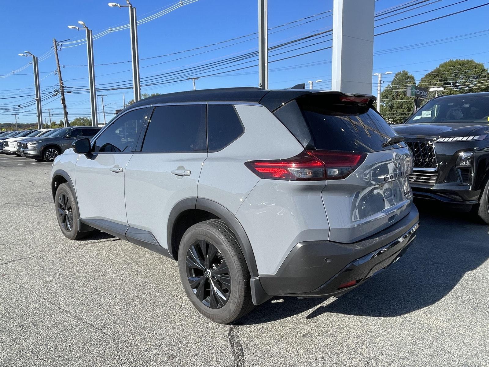 2023 Nissan Rogue SV photo 3