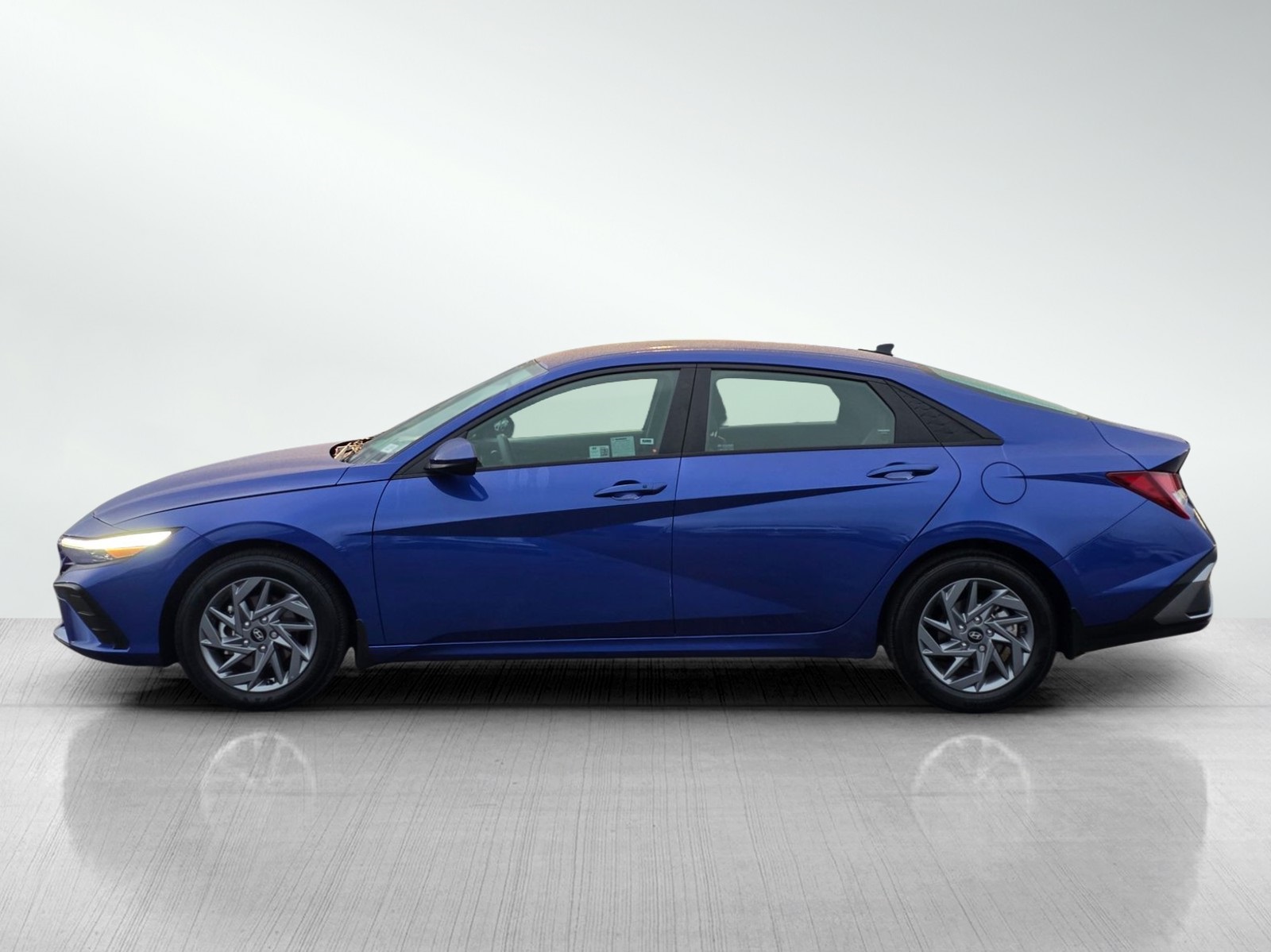 2024 Hyundai Elantra SEL photo 4