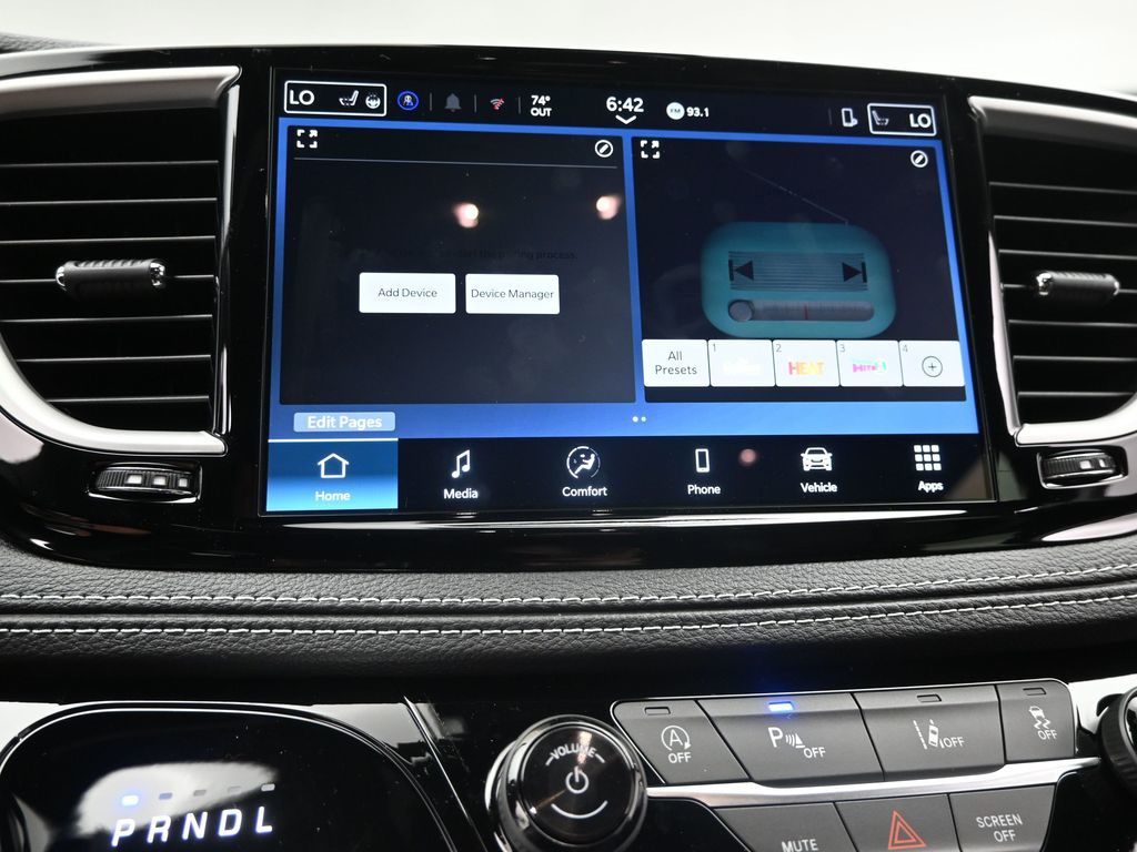 2026 Chrysler Pacifica photo 21