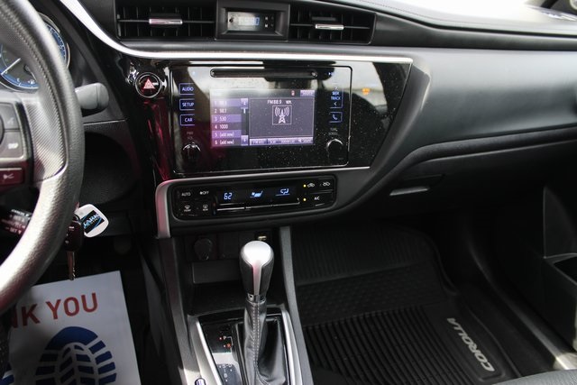 2019 Toyota Corolla LE photo 19