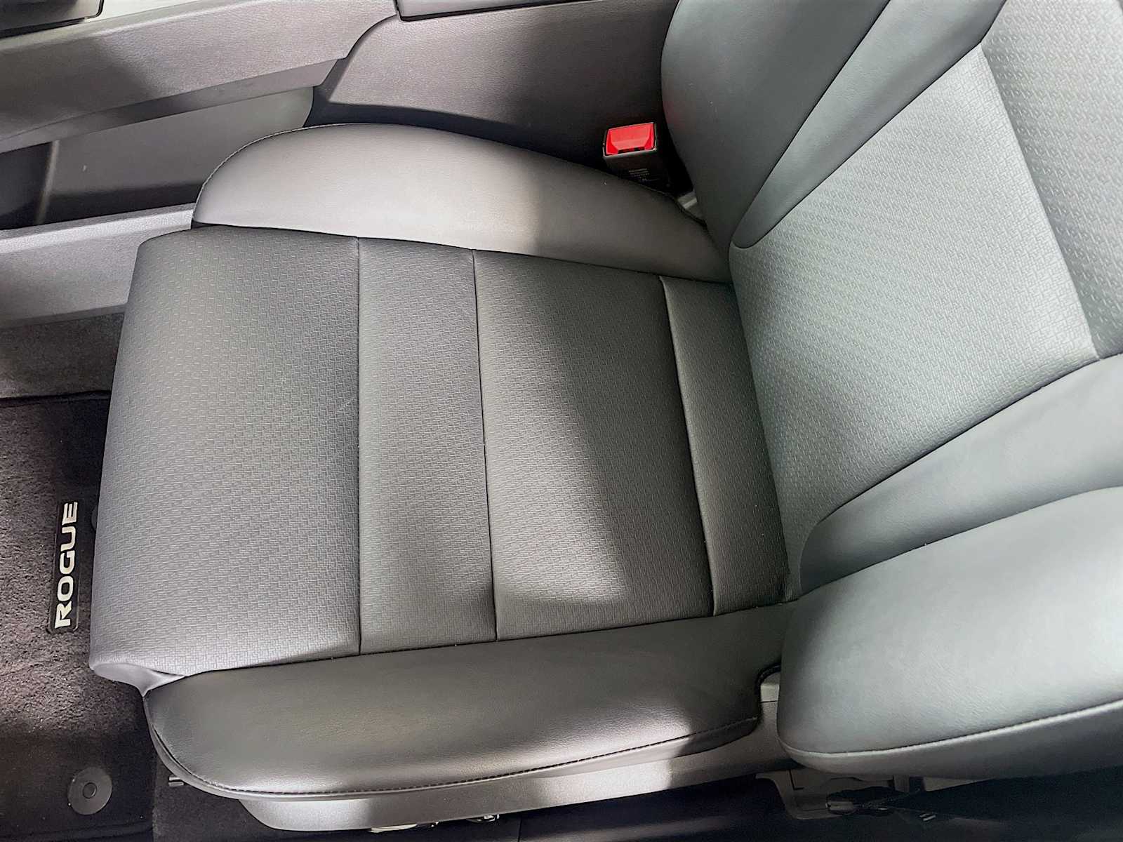 2024 Nissan Rogue SV photo 16