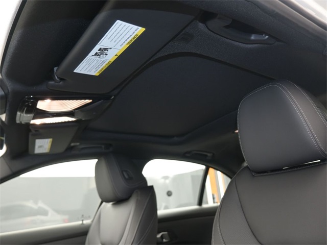 2025 Bmw 330i photo 2