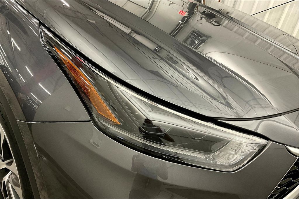 2021 Toyota Highlander Hybrid XLE photo 29