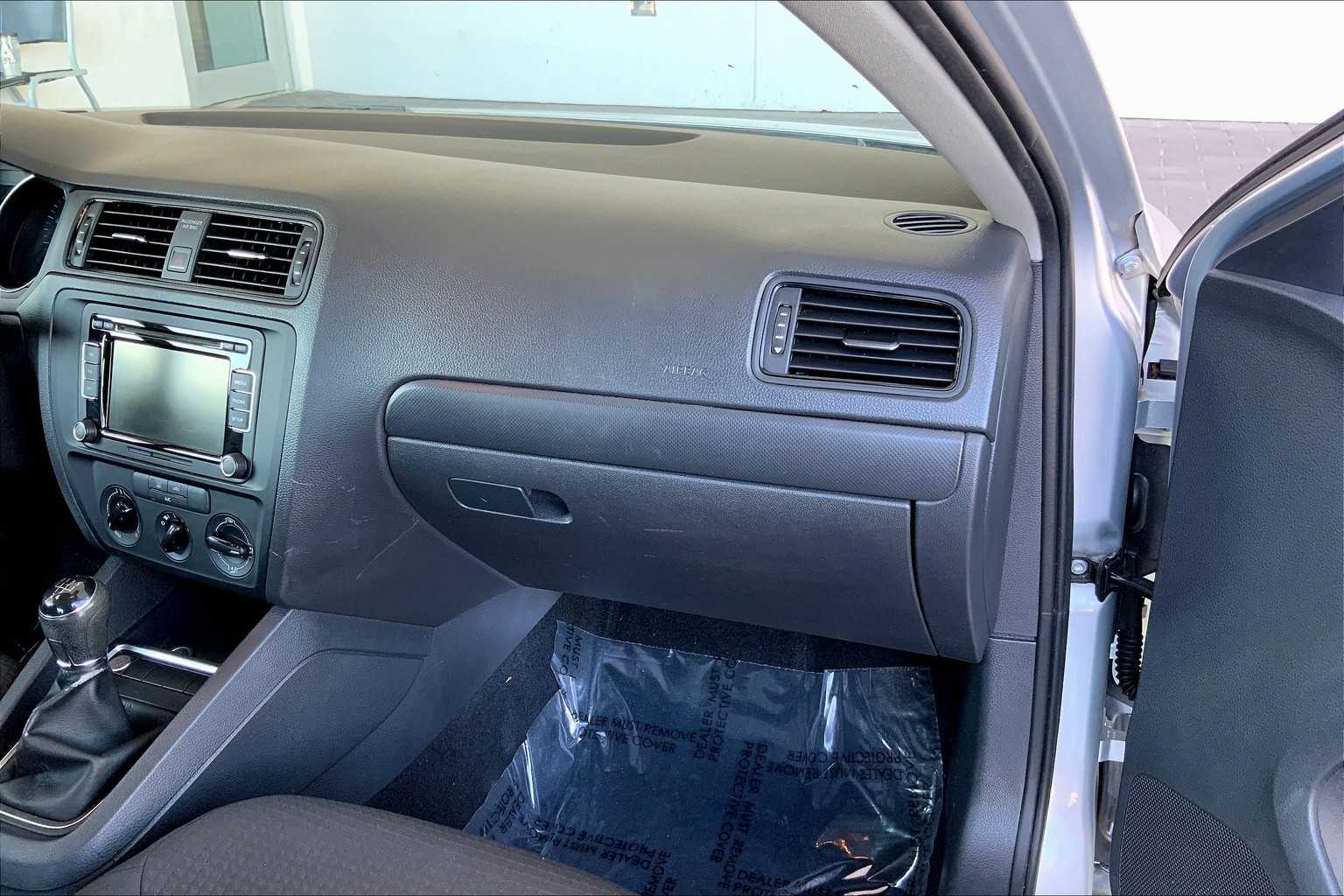 2015 Volkswagen Jetta 2.0 S photo 17