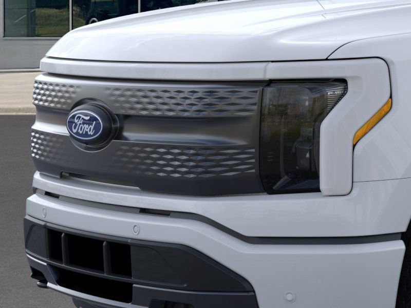2025 Ford F-150 Lightning photo 16