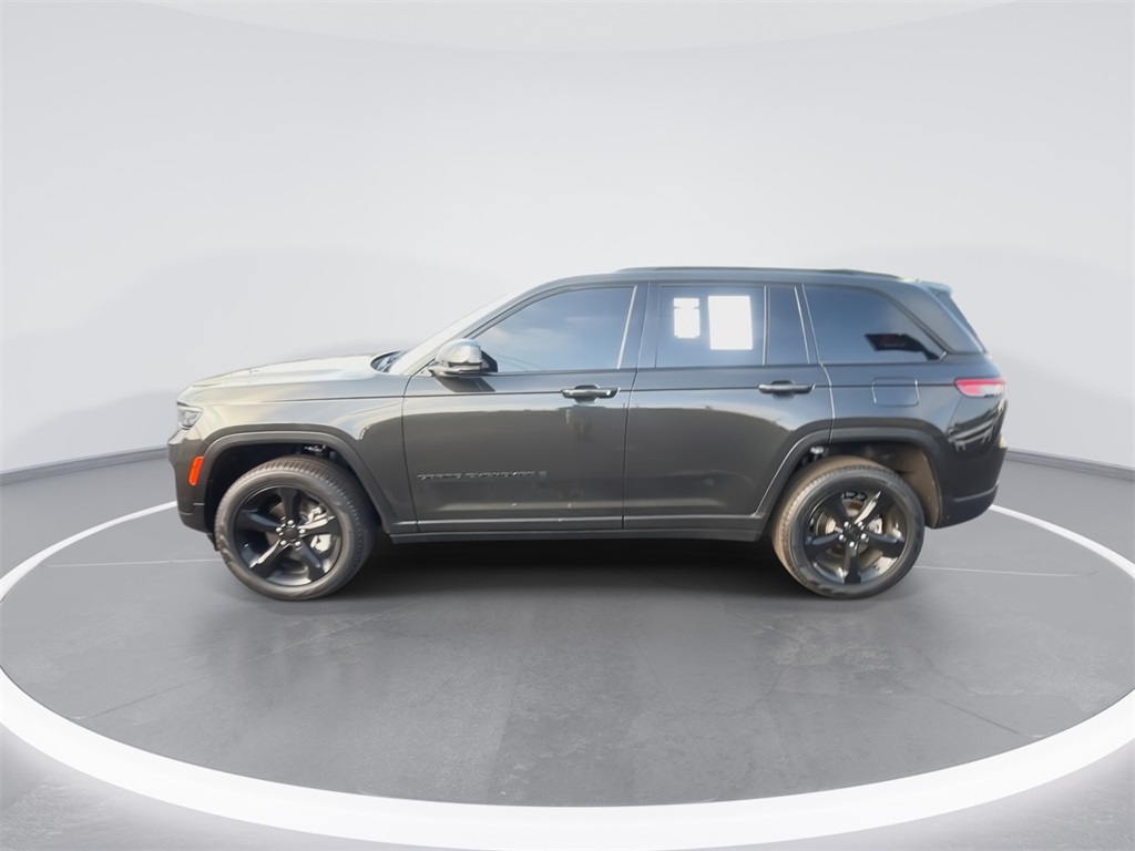 2024 Jeep Grand Cherokee Limited photo 3