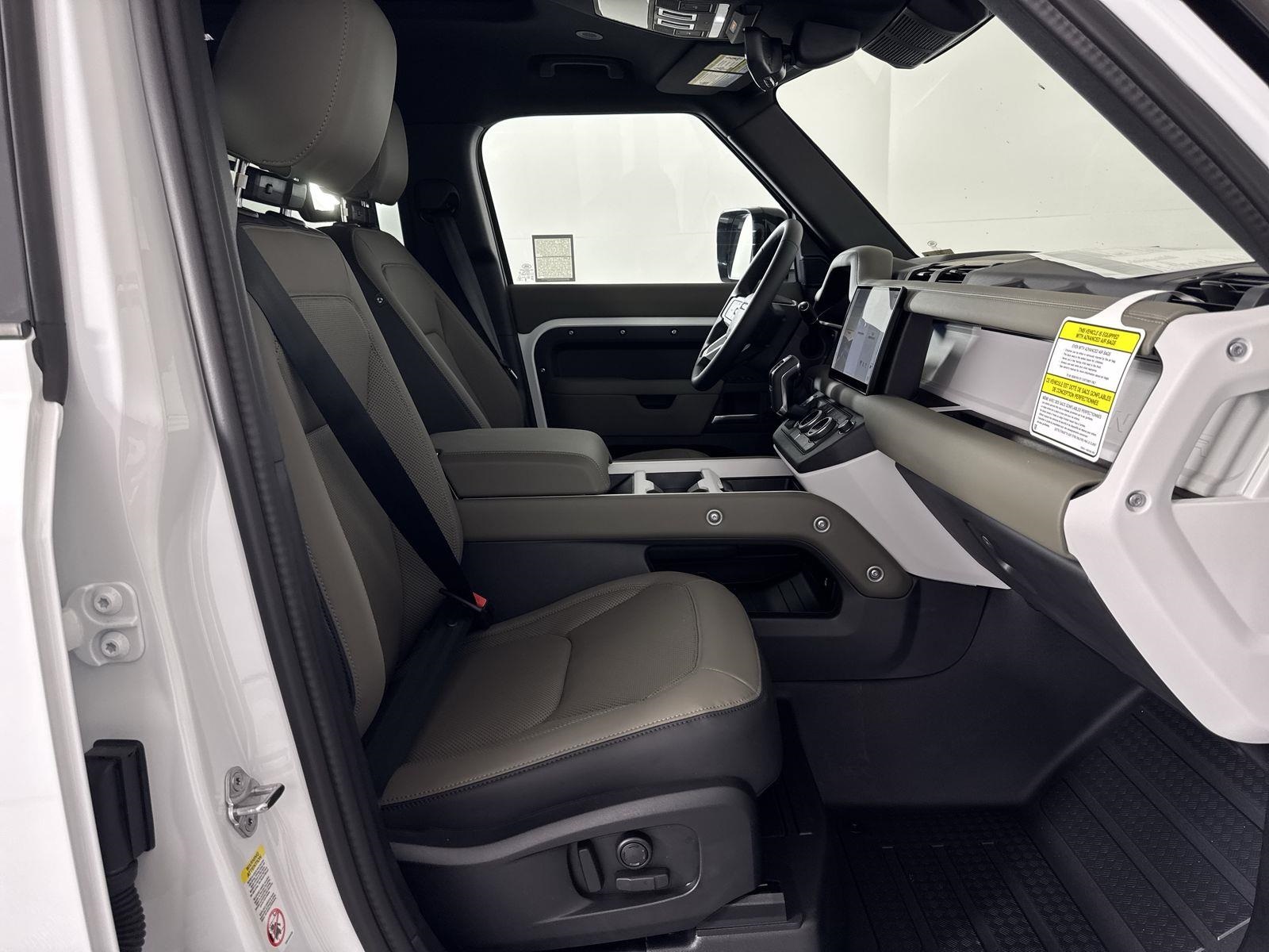 2025 Land Rover Defender 110 X-Dynamic SE photo 30