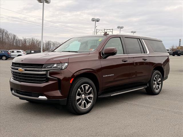 2022 Chevrolet Suburban LT's photo