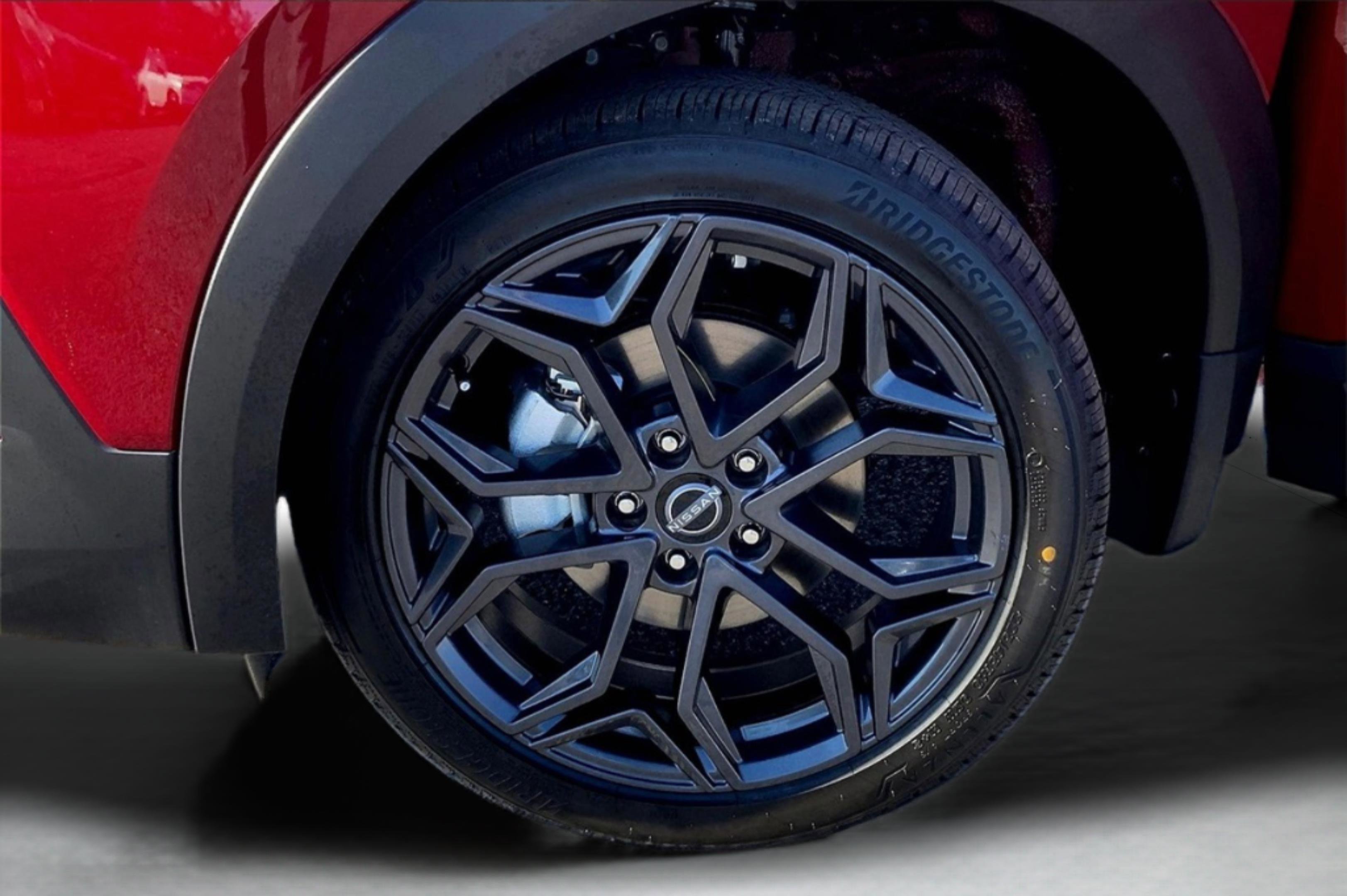 2025 Nissan Kicks SR photo 13