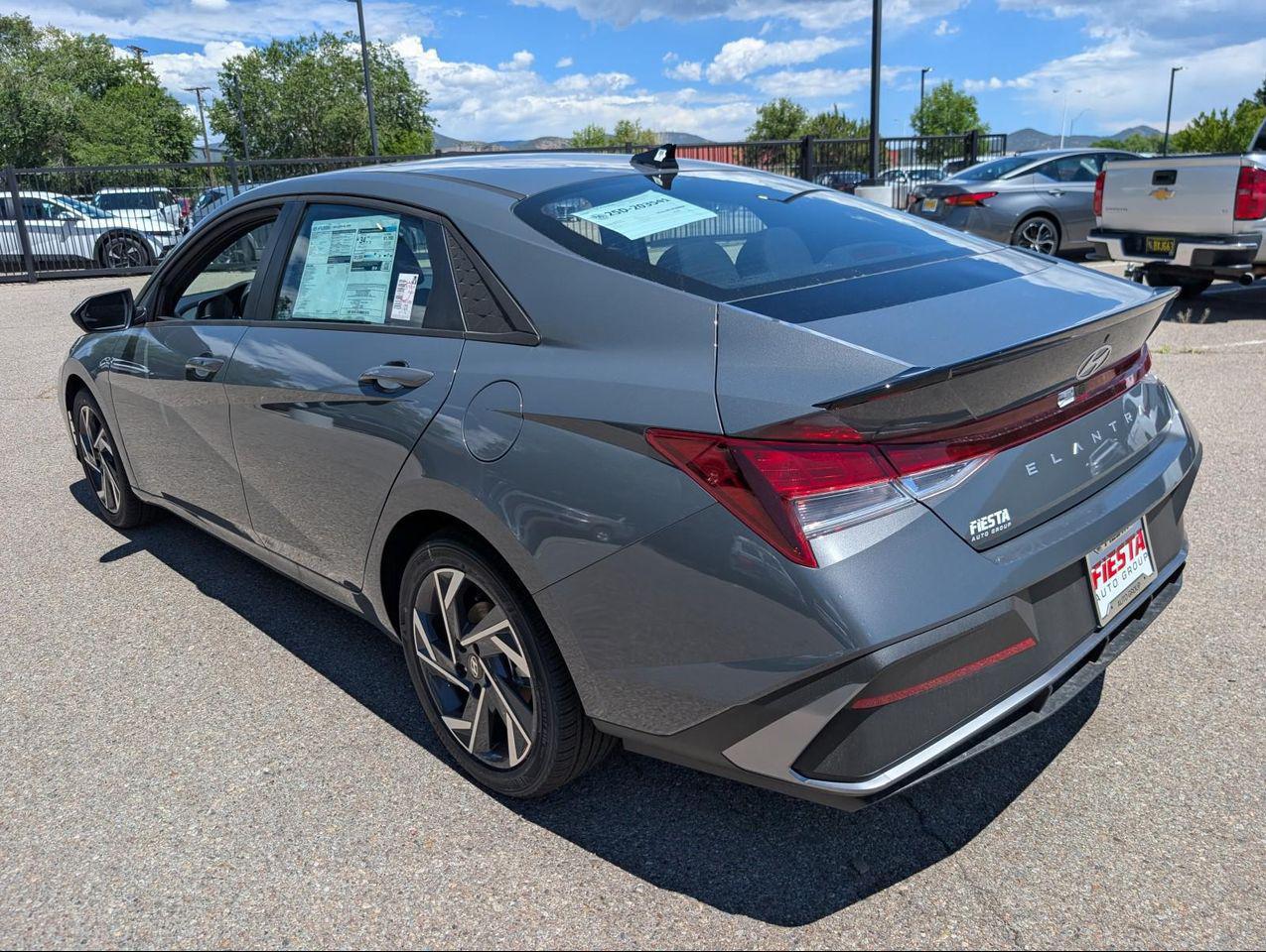 2025 Hyundai Elantra SEL Sport photo 3
