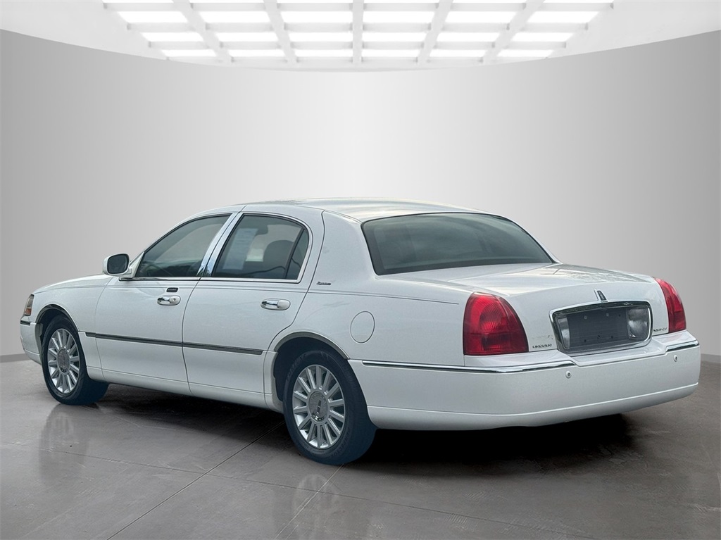 2005 Lincoln Town Car Signature photo 4