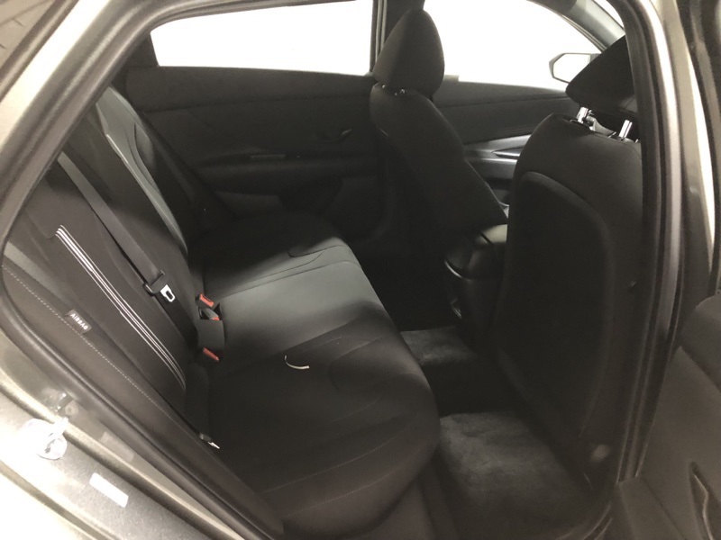 2025 Hyundai Elantra SEL Sport photo 4