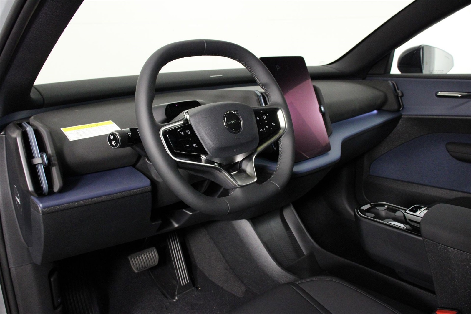 2025 Volvo EX30 Plus photo 7