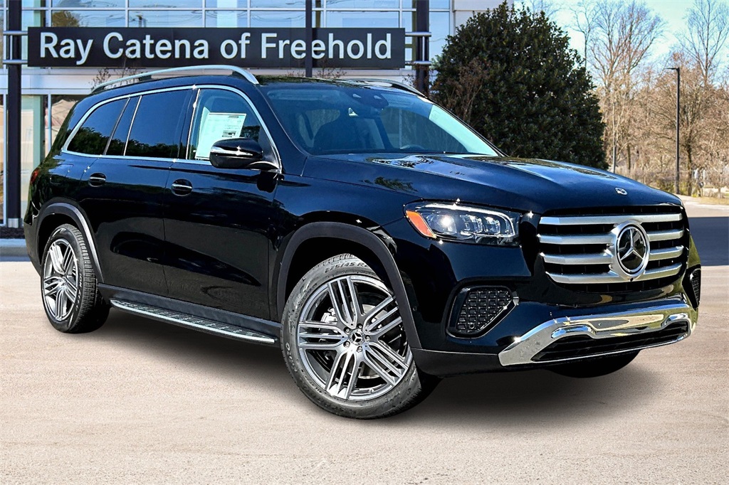 2026 Mercedes Benz GLS 450 4MATIC photo 2