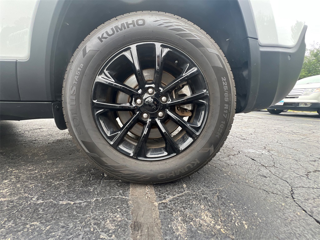 2023 Jeep Cherokee Altitude photo 38