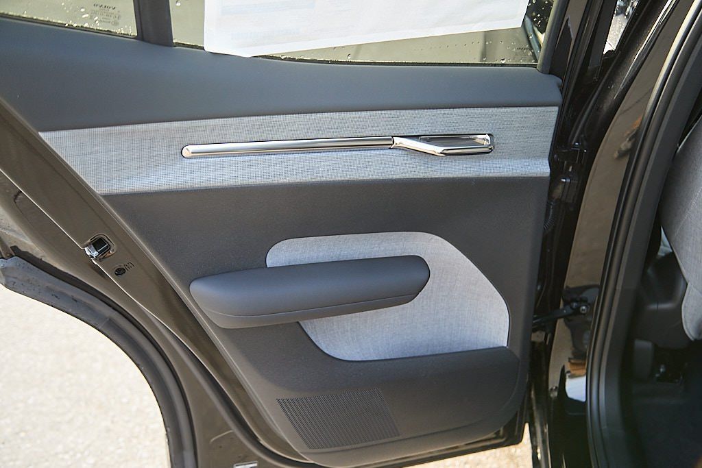 2025 VOLVO EX30 - Image 17