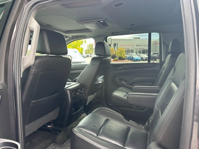 2017 Chevrolet Suburban LT photo 4