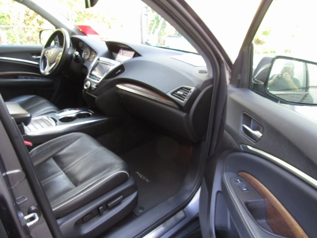 2018 Acura MDX SH-AWD Advance photo 16