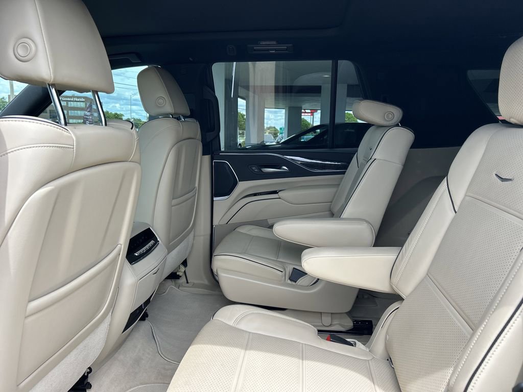 2021 Cadillac Escalade Premium Luxury photo 16
