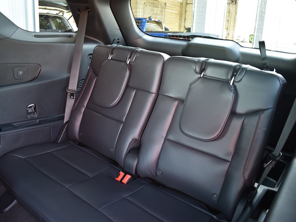 2025 Ford Explorer ST-Line photo 7