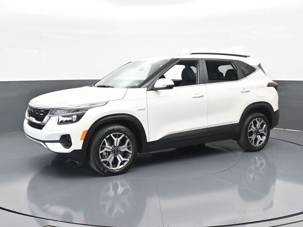 2023 Kia Seltos EX photo 2
