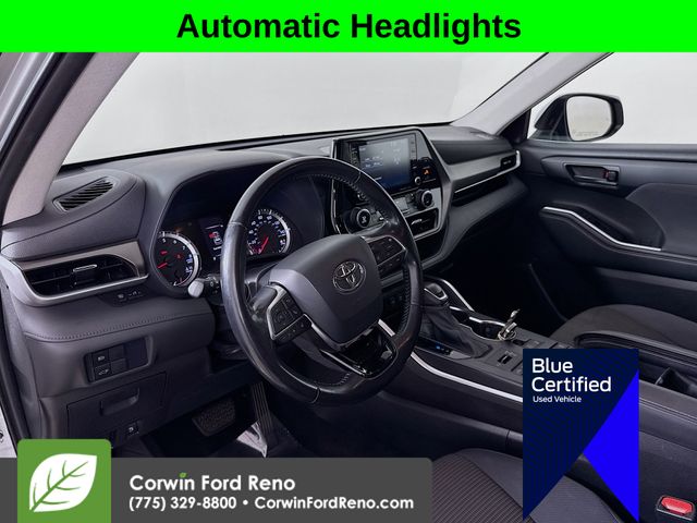 2021 Toyota Highlander LE photo 3