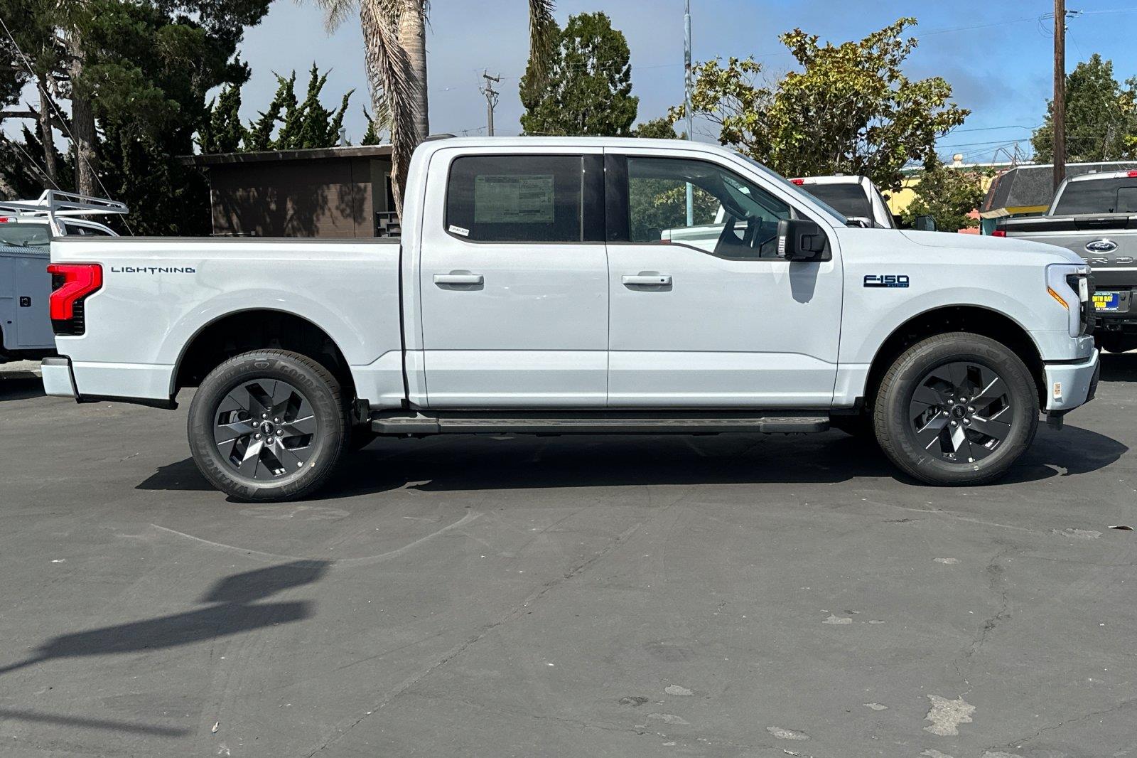 2025 Ford F-150 Lightning photo 2