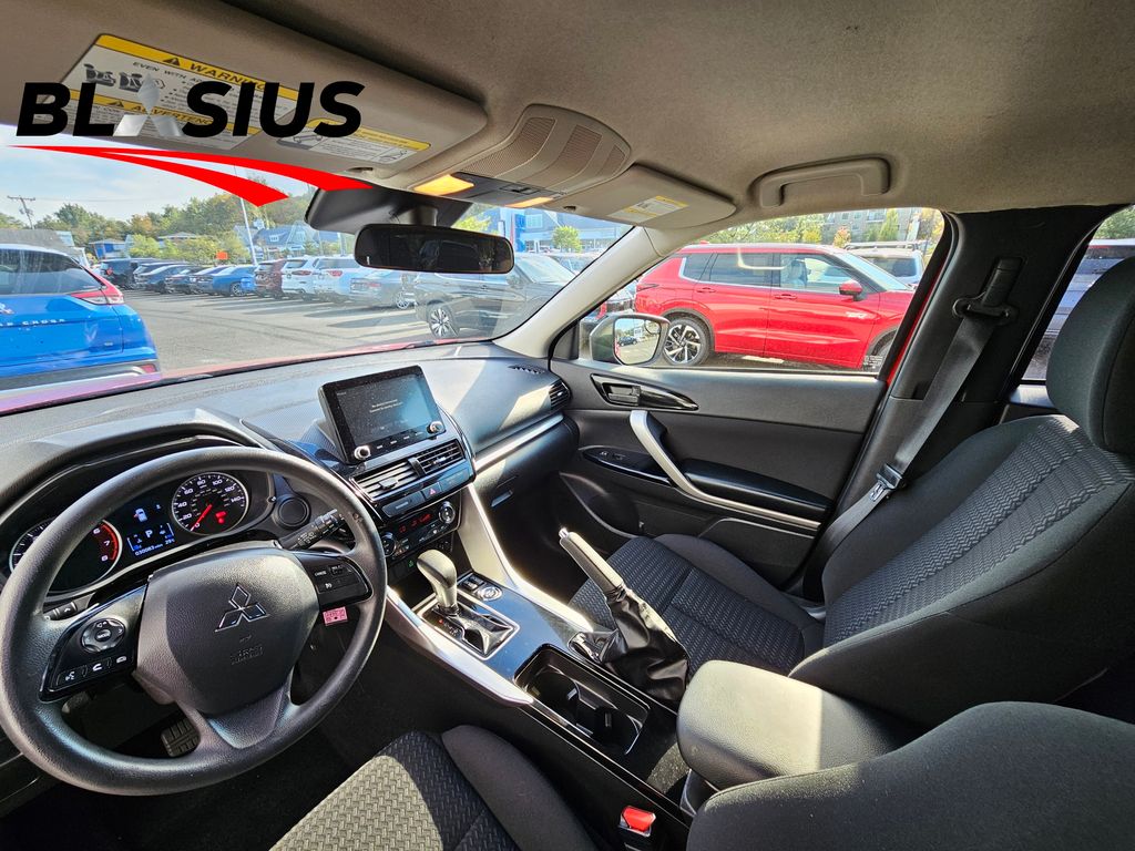 2023 Mitsubishi Eclipse Cross LE photo 9