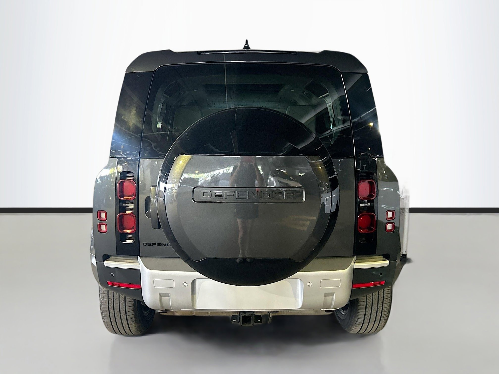 2025 Land Rover Defender 110 S photo 3