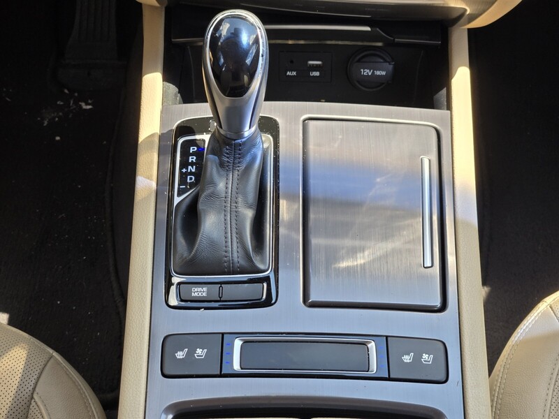 2015 Hyundai Genesis 3.8 RWD photo 13