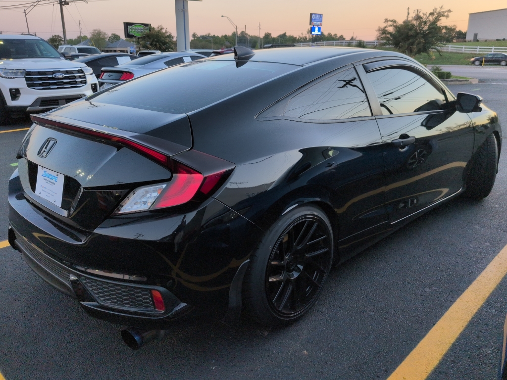 2016 Honda Civic Touring photo 3