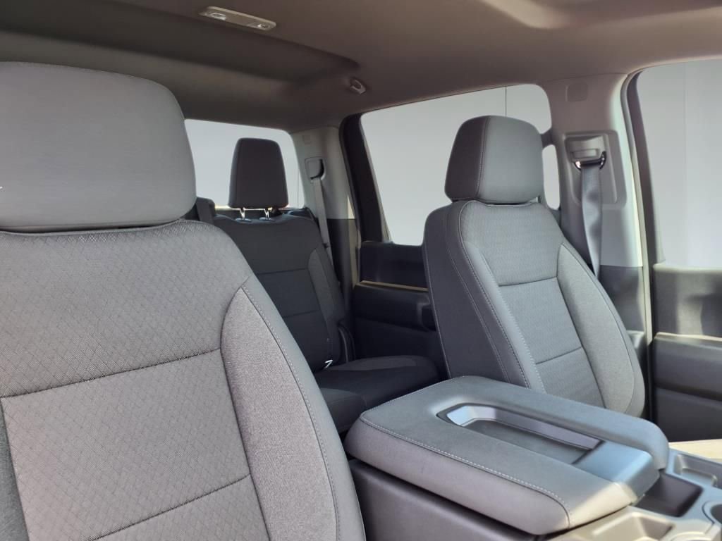 2025 Chevrolet Silverado 2500HD Custom photo 22