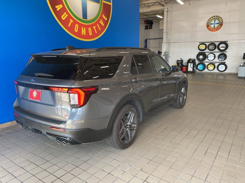 2025 Ford Explorer ST photo 19
