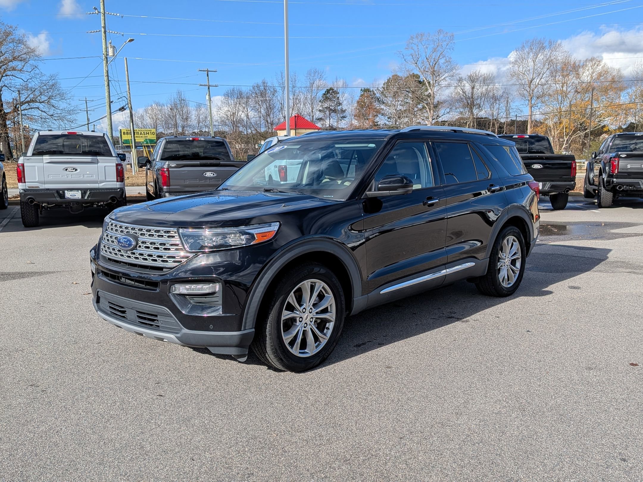 2020 Ford Explorer Limited's photo