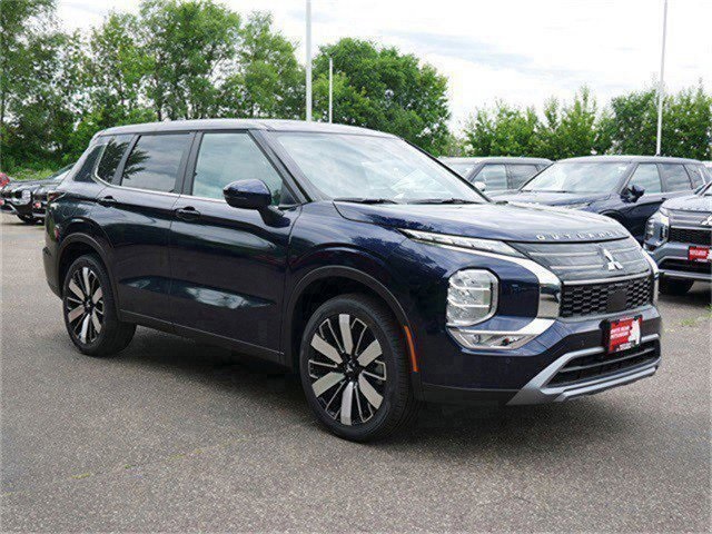 2025 Mitsubishi Outlander SE's photo