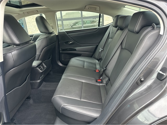 2025 Lexus ES 300h Premium photo 36