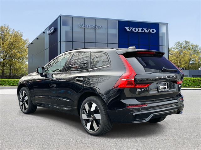 2025 Volvo XC60 Plus photo 2
