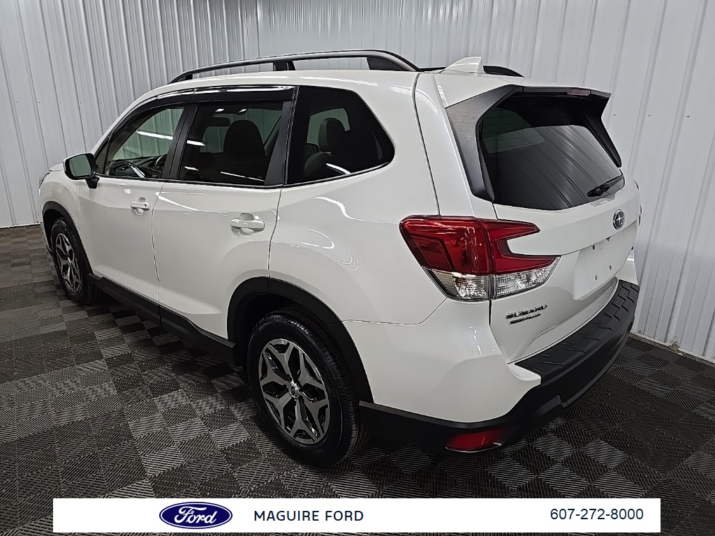 2020 Subaru Forester Premium photo 9