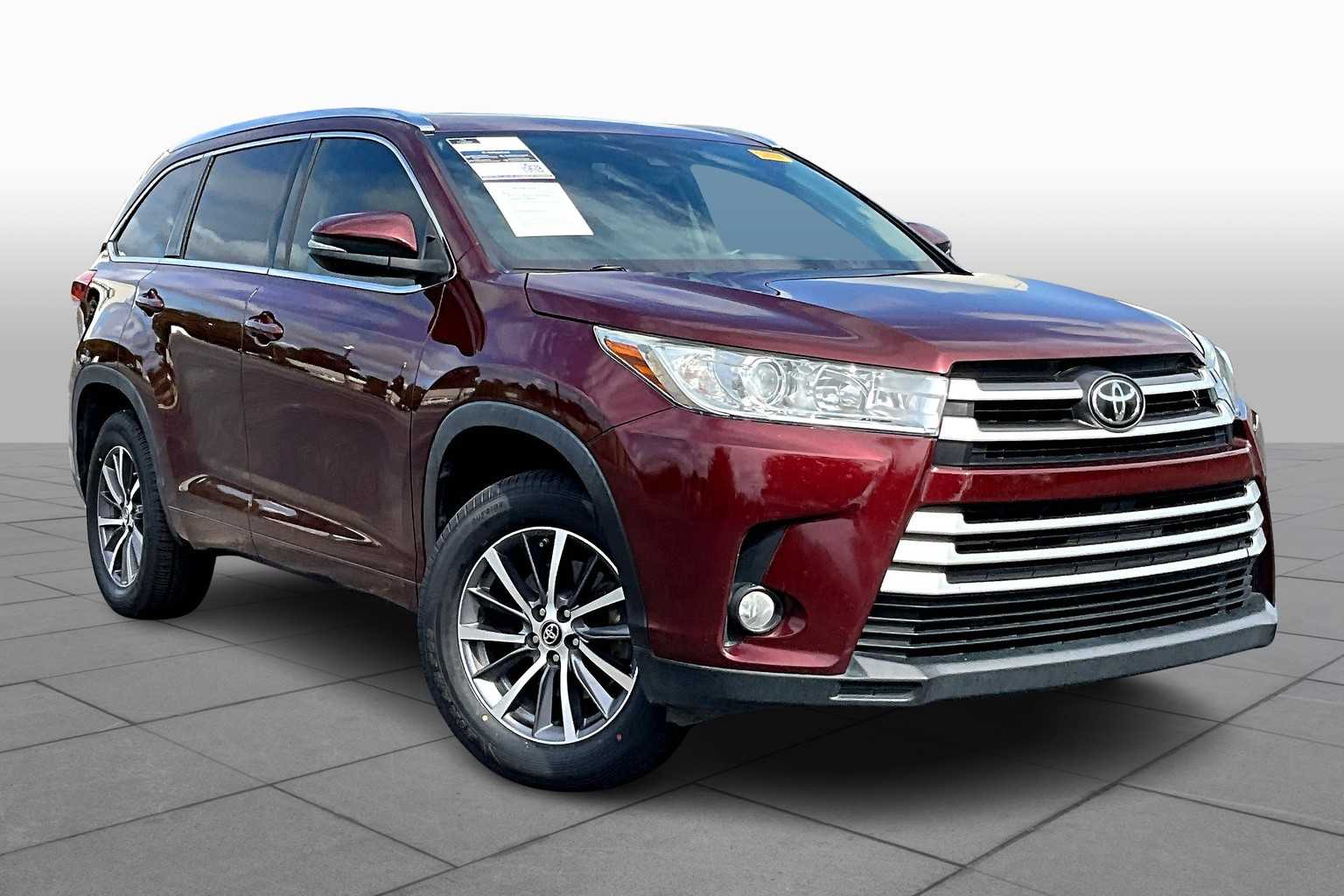 Used 2017 Toyota Highlander XLE with VIN 5TDKZRFH6HS210630 for sale in Okatie, SC