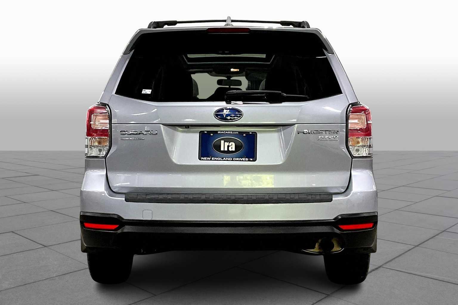 2017 Subaru Forester Premium photo 4