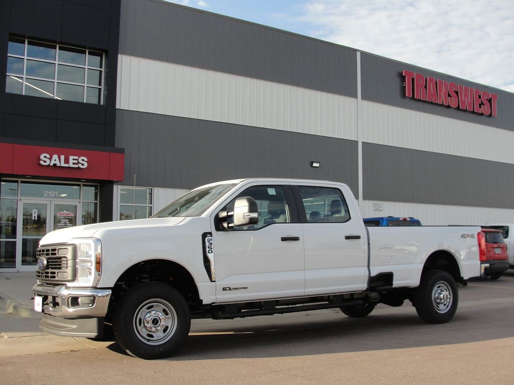 2026 Ford F-350 Super Duty XL's photo