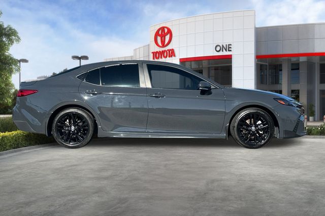 2025 Toyota Camry SE photo 2