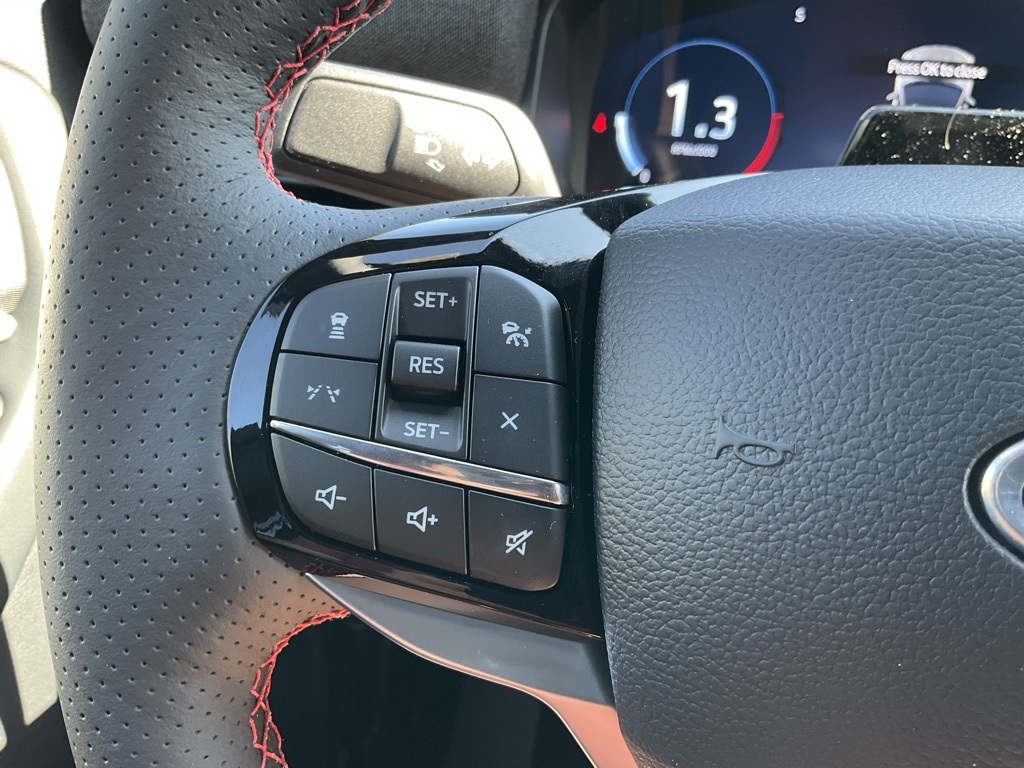 2025 Ford Explorer ST-Line photo 8