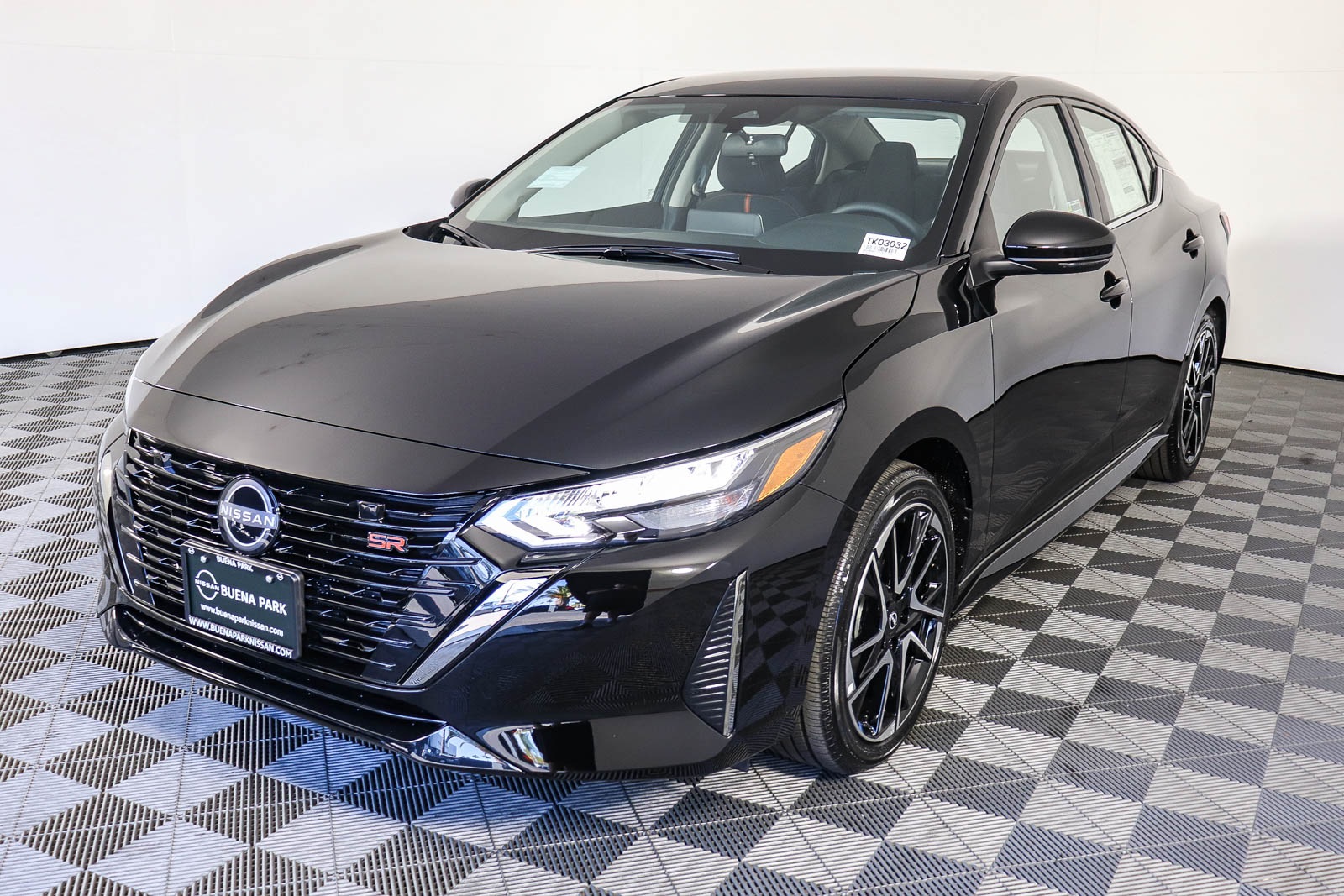 2025 Nissan Sentra SR photo 3