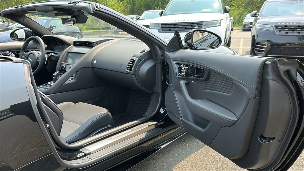 2024 Jaguar F-TYPE R75 P450 photo 21