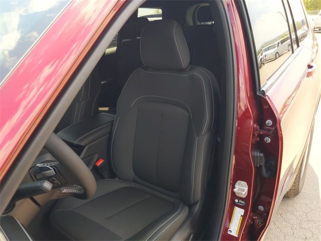 2025 Jeep Cherokee Laredo photo 12