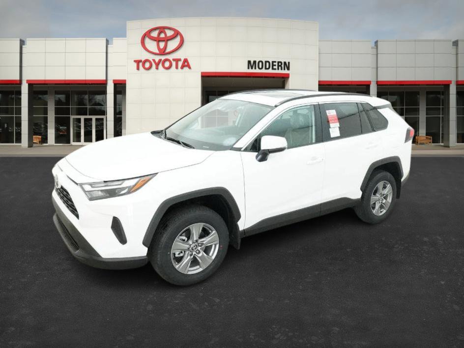 2025 Toyota RAV4 XLE's photo