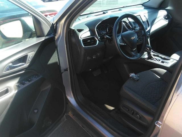 2024 Chevrolet Equinox LT photo 2