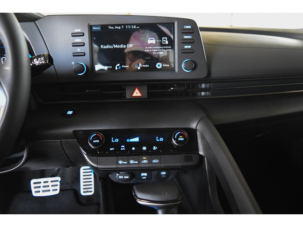 2025 Hyundai Elantra SEL Sport photo 16