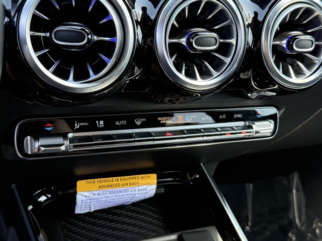 2024 Mercedes Benz GLB 250 photo 3